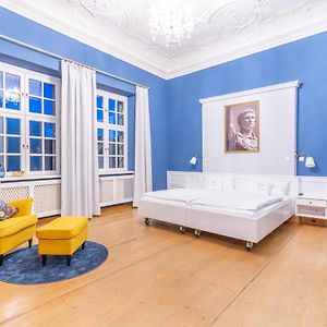 Zimmer mit Kingsize-Bett